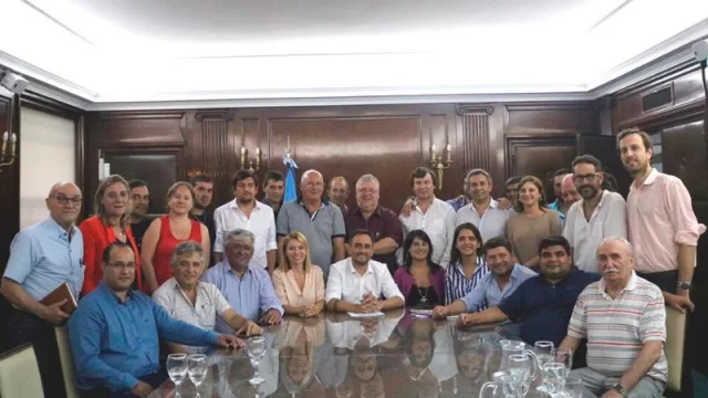 Albertismo afina operativo seducción a intendentes PJ 