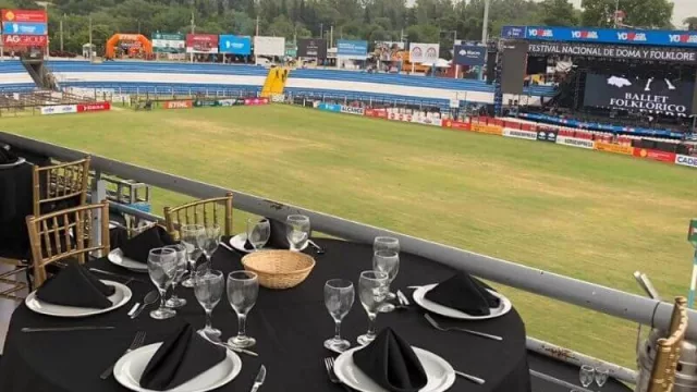 Las experiencias “vips” en los festivales cordobeses: vista privilegiada, buena gastronomía y estacionamiento (all inclusive)