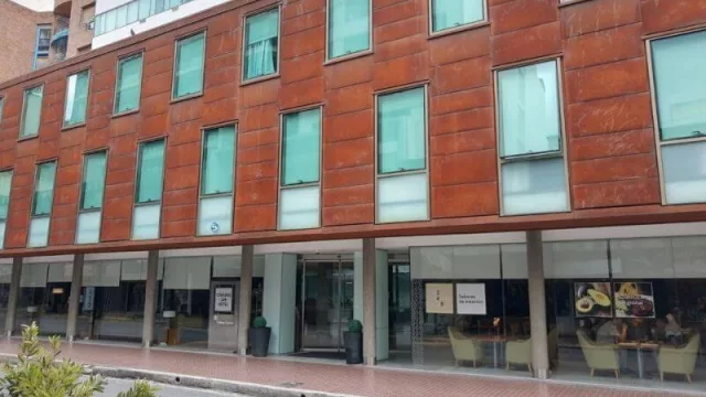 La fachada de Caseros 248 Hotel.