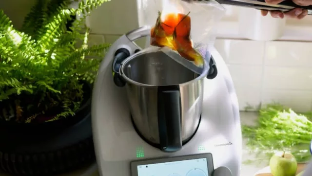 Thermomix, el robot inteligente para tu cocina se prepara para llegar a Córdoba (Gabi Reusa y Javi Rodriguez ya la tienen)