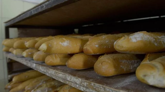 Congelamiento del precio del pan: denunciaron que aumentó el precio de la harina 