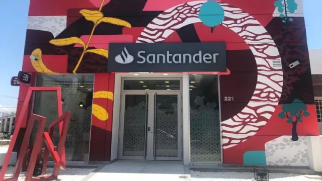 ¿No parece un banco, verdad? La intervención de Sapo Rojo le cambió la cara a esta sucursal Santander