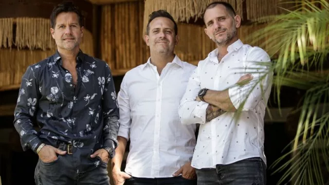 Julito Paez (izquierda) y los hermanos Tarquino, promotores de Evvo House Miami Hotel.