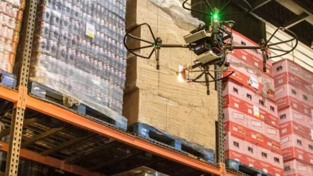 A que no la tenías: Cargo ya usa drones para controlar stocks (más rápido, más seguro)