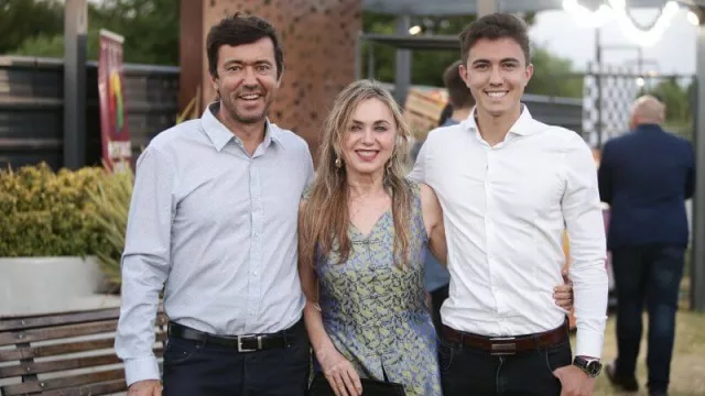 Los Gonzáles de Consultores de Empresas, presente.