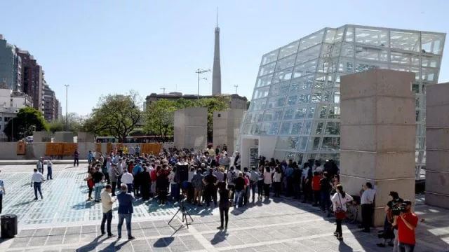 Mestre inauguró la nueva Plaza España