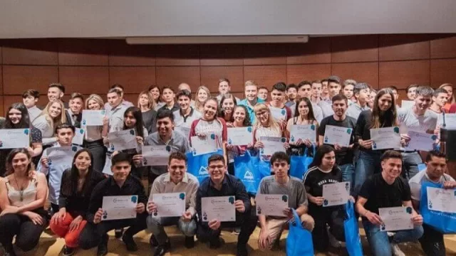 Más de 60 jóvenes reconocidos en Construyendo Futuro (el programa laboral de Aguas Cordobesas) 