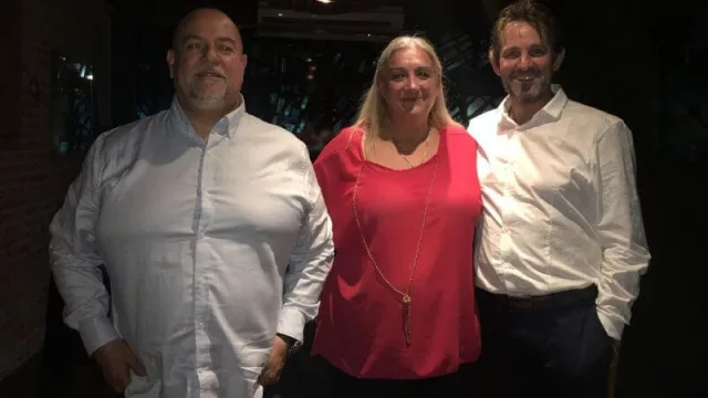 Alejandro Bustos, CEO de Necesito Hablar; Beatriz Frouté, directora académica de la plataforma y Guillermo González, director ejecutivo. 