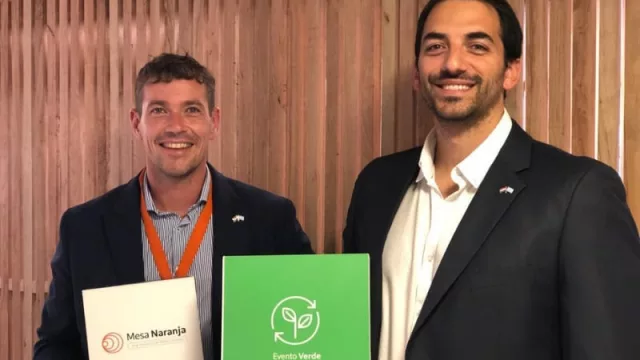 Bastiaan Zwikker y Antonio Scotto de la NSBO, impulsora de la Mesa Naranja.