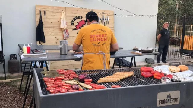 Puesto de comidas de Street Lunch.