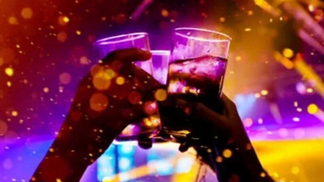 A brindar que se termina (¡por fin!) el 2019: cómo vienen las fiestas interempresas (las privadas “flojitas”)