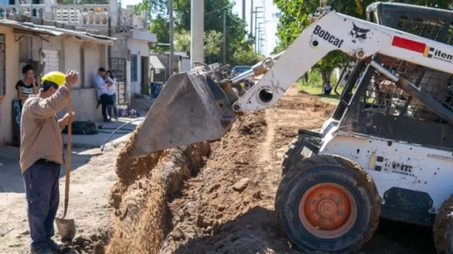 Avanzan las obras de agua en diez asentamientos de emergencia y barrios populares