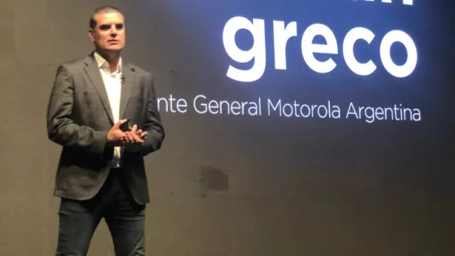 En las elecciones por el celular más vendido, Motorola llega a balotaje con Samsung (cierran el año 40% a 45%)