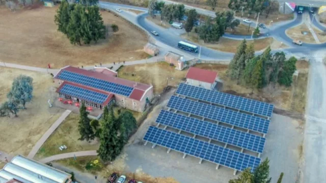 Desde mañana, UCASAL tendrá el estacionamiento solar más grande de la Argentina 