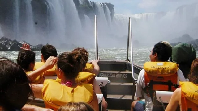 ¿Viene un "aluvión" de turistas extranjeros con un dólar a $ 65? Qué dice la CAT y Aerolíneas Argentinas 