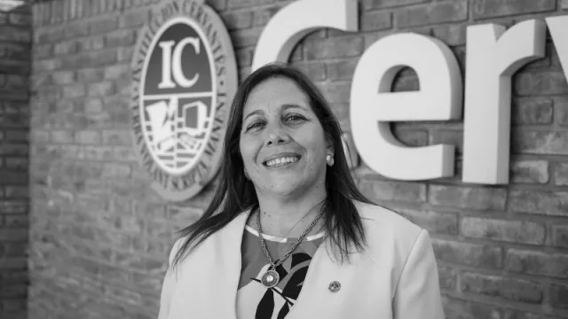 María Claudia Ceballos, directora de la Tecnicatura Superior en RR.HH. y del departamento de Servicios Educativos (Foto: Álvaro Corral)