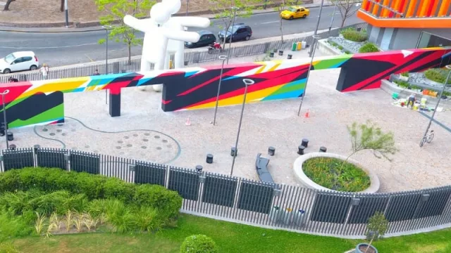 Elian Chali lo hizo: “clavó” una pared de 60 metros en la Plaza del Abrazo (Manifiesto en Casa Naranja)