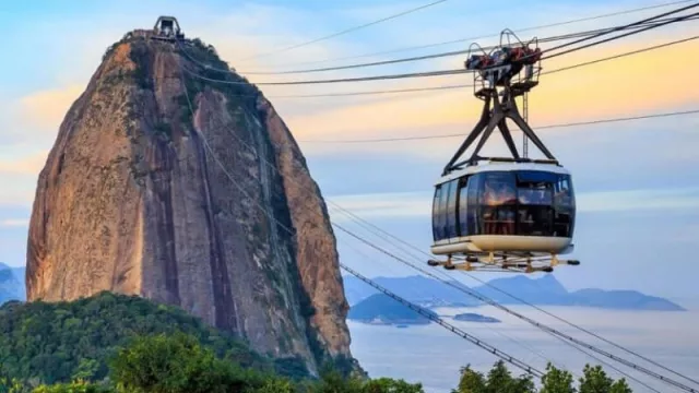 ¿Te imaginás pasar una noche en el teleférico del Pan de Azúcar en Río de Janeiro? Booking te invita a hacerlo