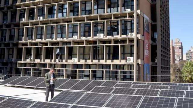 Energía renovable: 400 paneles solares alimentarán el Data Center del Palacio 6 de Julio