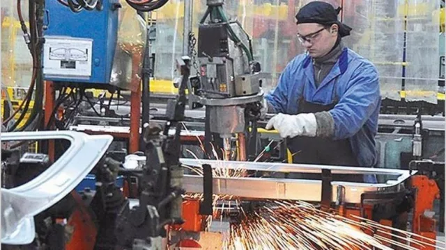 Antes del freno post PASO, la industria y la construcción cerraron julio en alza