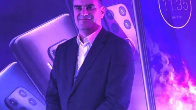 Motorola ya vende en Argentina su nuevo alta gama de 4 cámaras: $ 44.999 (en 18 cuotas de $ 2.499)