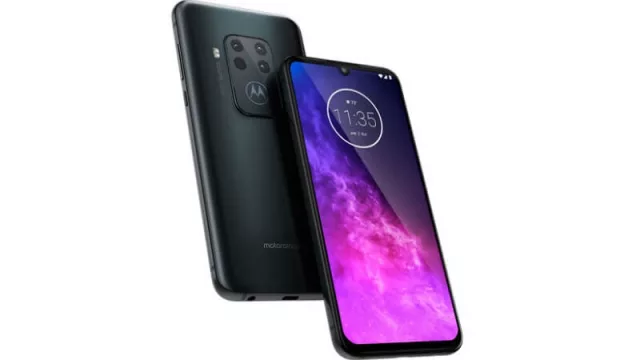 Así se ve el nuevo Motorola Action Zoom con sus cuatro cámaras traseras.
