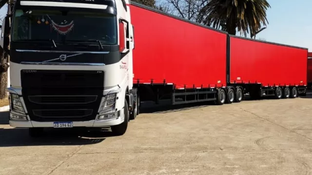 Las naves Triple A de Central Plaza listas para la circulación de bitrenes (más 10 empresas ya operan desde el parque)