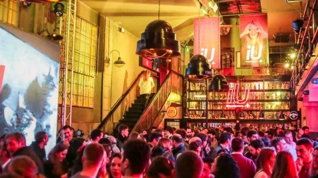 Santander tienta a los jóvenes de 18 a 31 para sumarse a iU (no, no es Izquierda Unida)