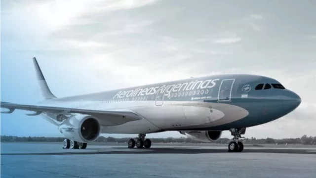 Continúa la polémica entre el personal de servicio de Aerolíneas Argentinas y los empleadores