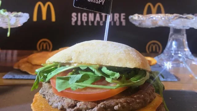 ¡Se agrandó la familia! McDonald’s sumó Provoleta Crispy a su línea Signature Collection 