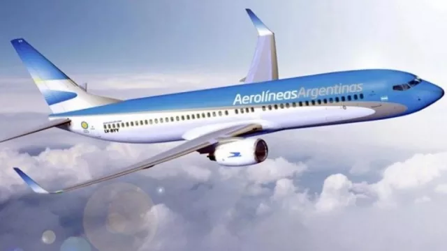 Aerolíneas Argentinas despide a su personal en Uruguay (la aerolínea Global le dará el servicio) 