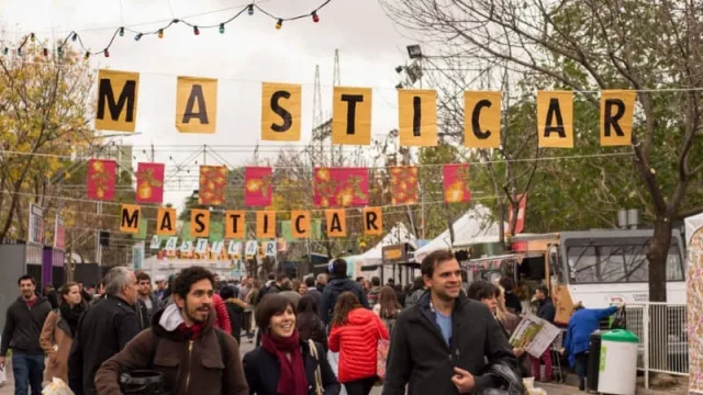 Vuelve la feria gastronómica Masticar (mercado, puestos de comida y clases de cocina)