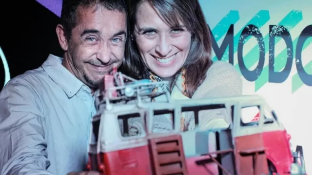 La Combi, el cine rodante de un cordobés que acerca el séptimo arte a las personas (y apoya Motorola)