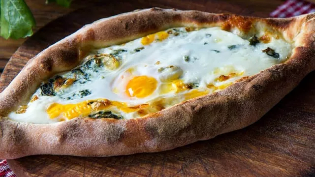 ¿Probaste el Khachapuri? Almacén de Pizzas lo sumó a su carta