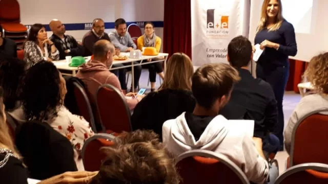 Nueva oportunidad para emprendedores: E+E ofrece becas en sus capacitaciones (inician en agosto)