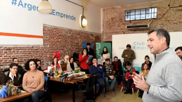 El Club de los Emprendedores crece en el Abasto y Mestre visitó a los incubados