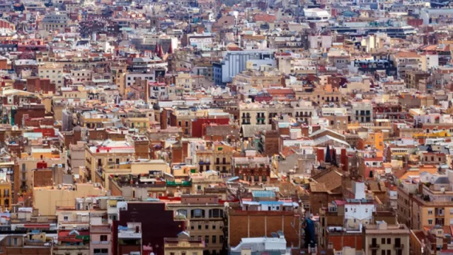 Barcelona y Valencia, las grandes ciudades donde el alquiler sube más que la inflación en febrero (el aumento supera los 7,6% de incremento del IPC)