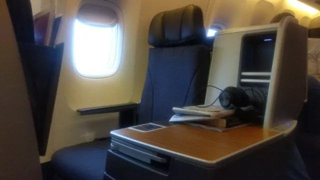 Sobre los aviones que usa American para operar COR-MIA dice...