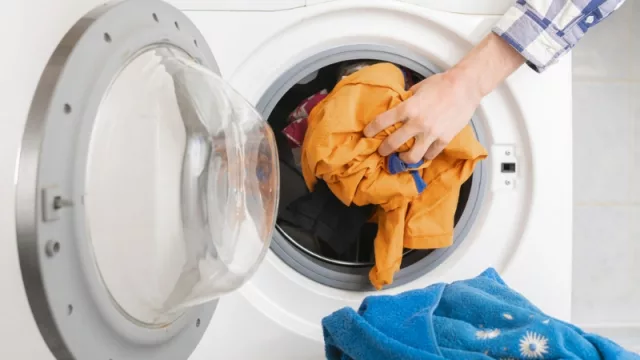 Quién se encarga de la ropa sucia