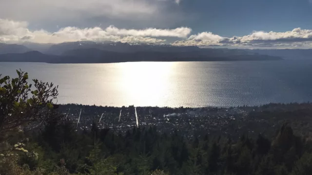Vista del centro de Bariloche desde el Refugio Berghof en Cerro Otto.