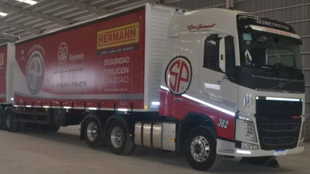 Polo 52 recibió al primer bitren en  Córdoba (más de 25 metros “sobre ruedas”)