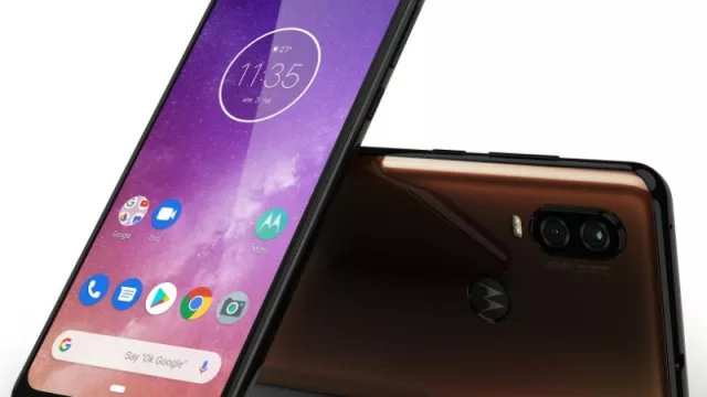El mercado de celulares cayó un 30% pero Motorola creció y lanzó su quinto smartphone de 2019 con IA