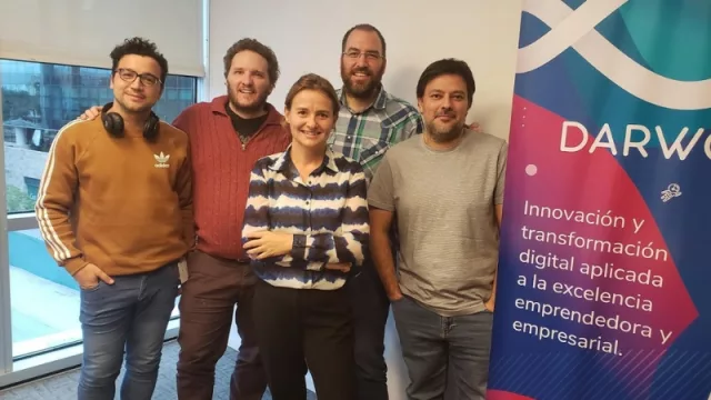 Hay equipo: Waldemar Krumrick, Hernán Vietto, Santiago Porta, Cecilia Mariani y Cristian Bullokles, socios de Darwfot.