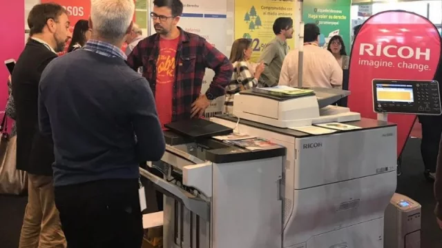 Ricoh tiene su máquina de hacer libros (un ejemplar en 70 segundos a bajo costo y sin stocks)