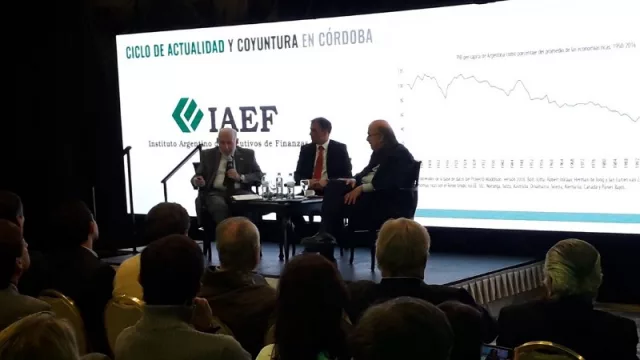 “No sé si estamos en el piso (de la recesión)… pero seguro estamos en la lona” (la definición de Mario Blejer en Córdoba)