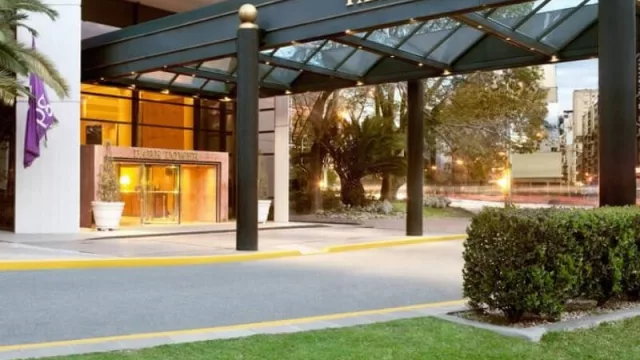 Este sábado 25 de mayo, el brunch de St. Regis del Park Tower (Marriott) suma empanadas y locro