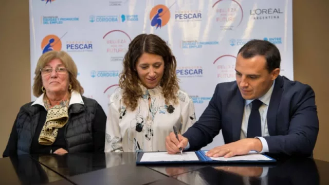 Silvia Uranga (Directora de Fundación Pescar), Laura Jure (Secretaria de Equidad y Promoción del Empleo) y Pablo Sánchez Liste (CCO/CMO de L´Oréal Argentina)