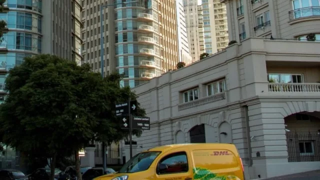 El recorrido de DHL para reducir a cero las emisiones: sumó 5 Kangoo ZE eléctricas (una llegaría a Córdoba en 2019)