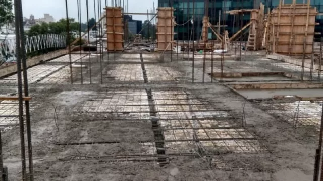 Cómo recuperar un edificio “parado”: el caso de un ex proyecto de Ribeiro (ahora Torre Flus) que ya está en marcha