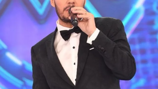 Tinelli volvió a la TV celebrando sus 30 años con una presentación "low cost" y sin marcas (solo Travel Rock)